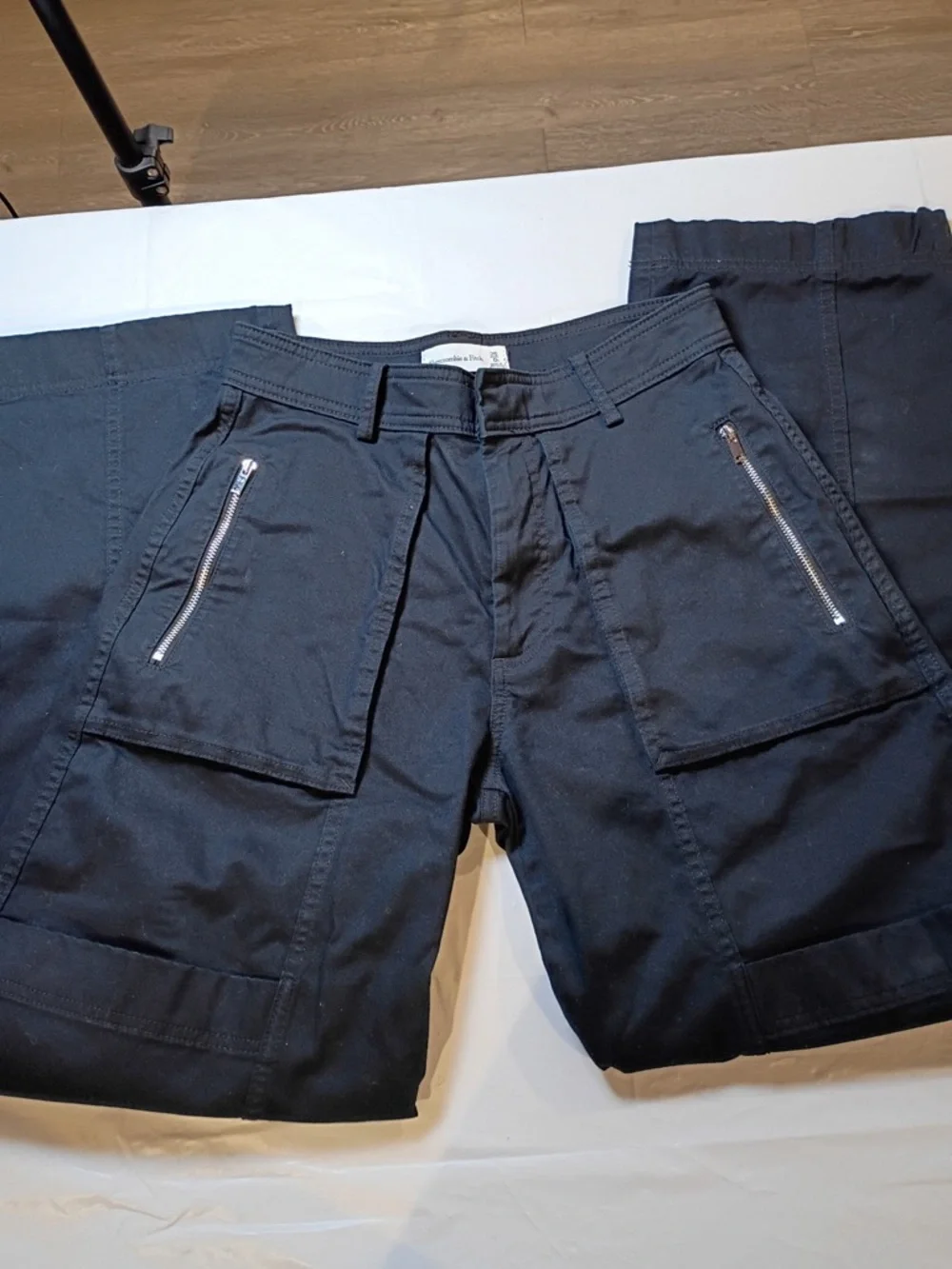 Abercrombie & Fitch Black Cargo Pants Women Size 25 Utility Zip - Picture 2 of 7